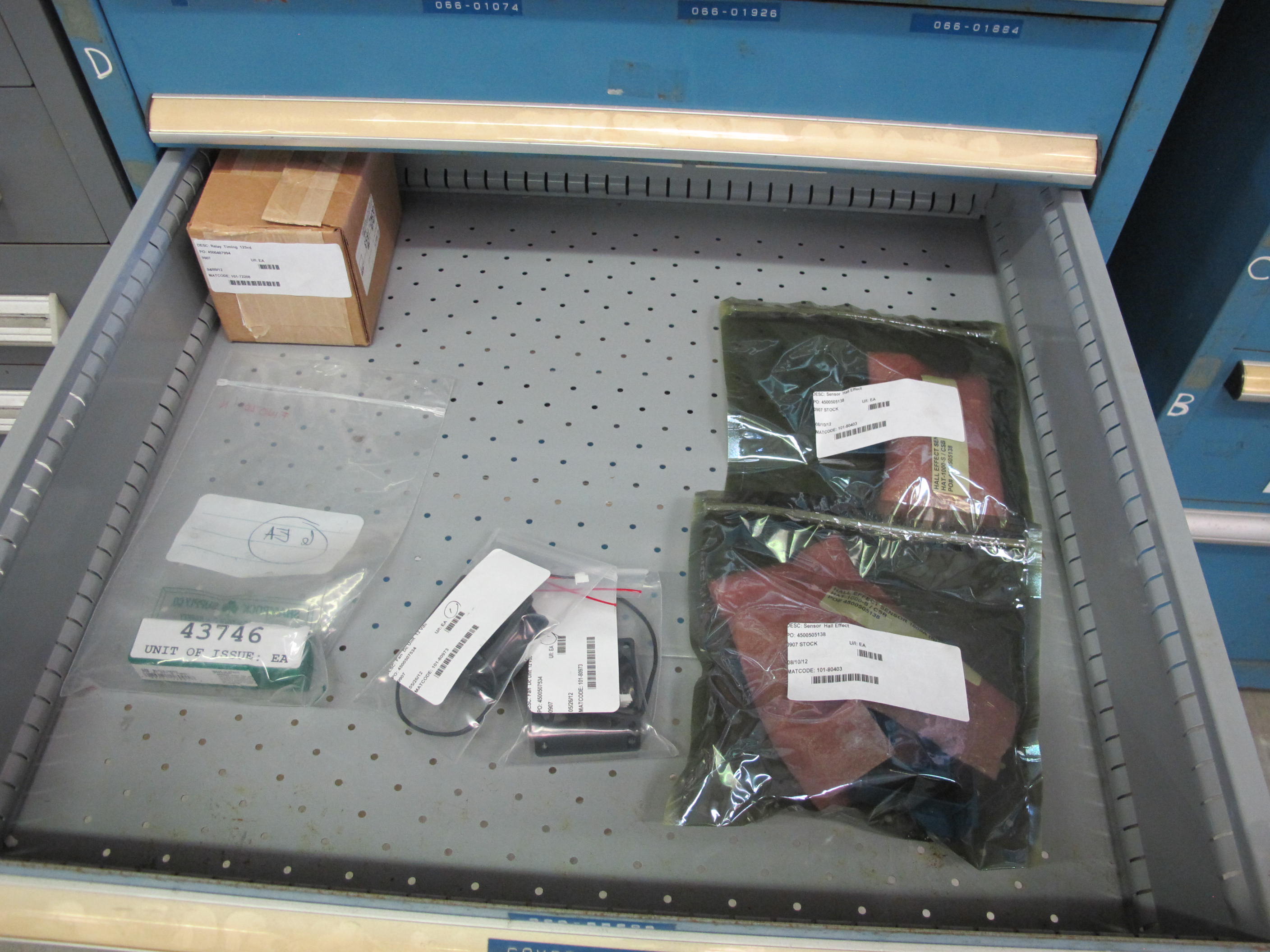 LISTA HEAVY DUTY 10-DRAWER PARTS CABINET W/ CONTENTS (W-44) LOADING & HANDLING FEE $25-